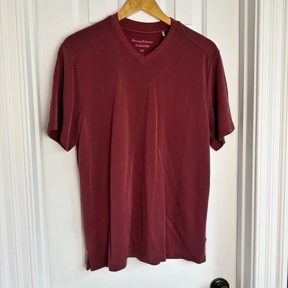 Tommy Bahama Men's Coastal Crest IslandZone Pinot Noir V-Neck Shirt EUC - Picture 4 of 6